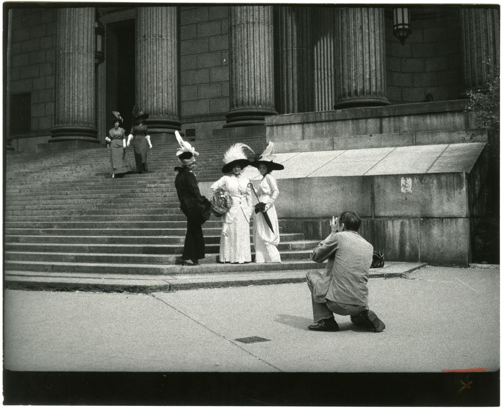 Bill Cunningham photographing five models, ca. 1968−76. (New-York Historical Society Library, Gift of Bill Cunningham)